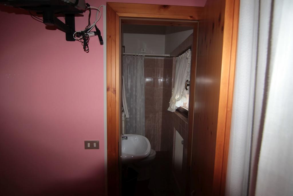 Albergo Trieste Tambre dʼAlpago Quarto foto
