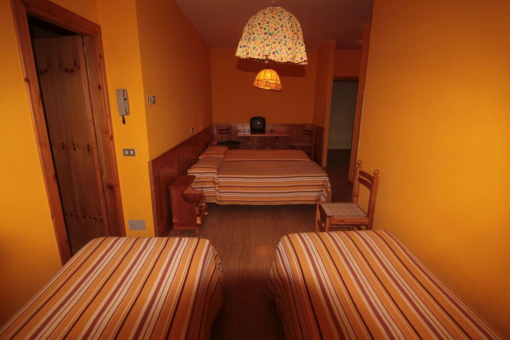 Albergo Trieste Tambre dʼAlpago Quarto foto